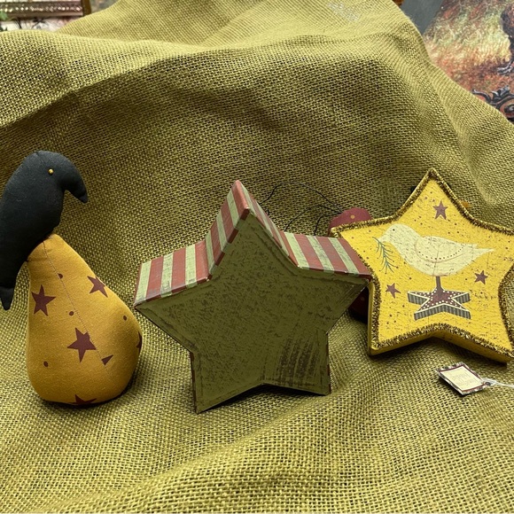 Primitive 4 piece Home Accents: includes: Homespun Crow, Hen, Star Orn, Star Box - Picture 7 of 9